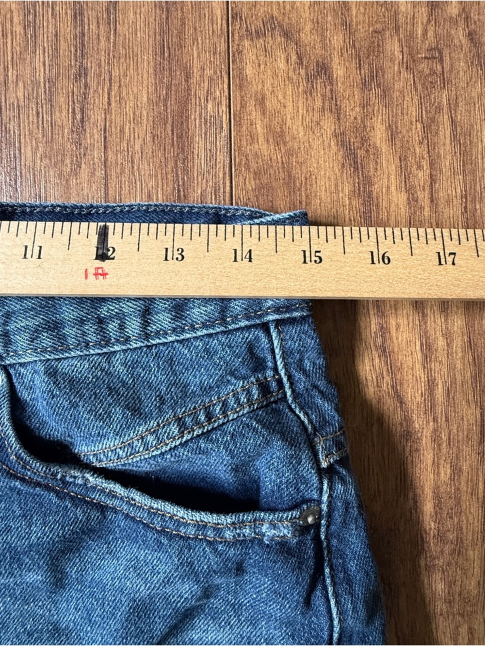 Free People We The Free Distressed Denim Shorts Size 27 Boho Cutoff Shorts - Picture 8 of 9